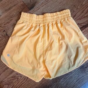 Lululemon high rise hotty hot shorts